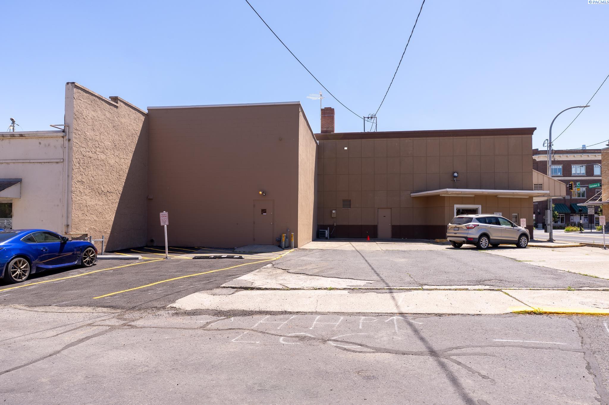300 E Main St