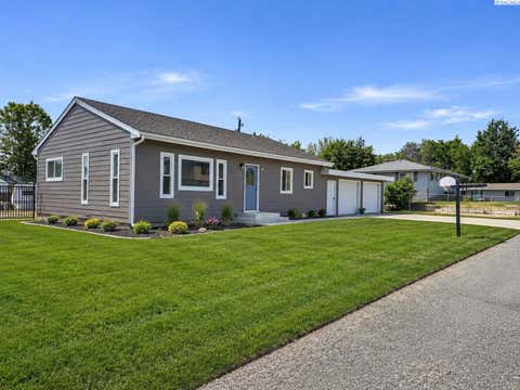 Photo of 1312 S Hawthorne ST, Kennewick, WA 99337 (MLS # 294187)