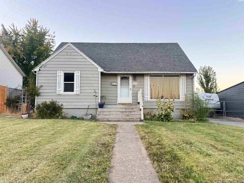 Photo of 803 Crescent Drive, Grandview, WA 98930 (MLS # 296264)