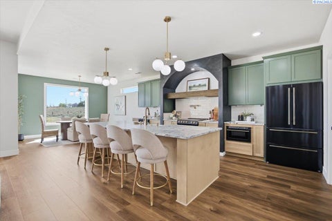 Photo of 29183 Mammoth Dr, Kennewick, WA 99338 (MLS # 289036)