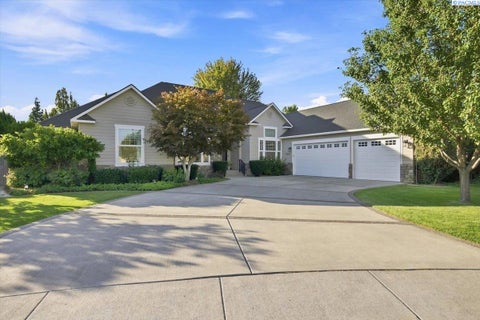 Photo of 496 Winesap Ct, Richland, WA 99352 (MLS # 296228)