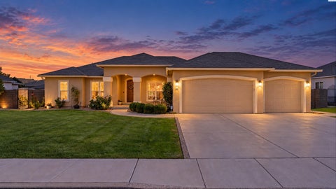 Photo of 1352 Gala Way, Richland, WA 99352 (MLS # 296390)