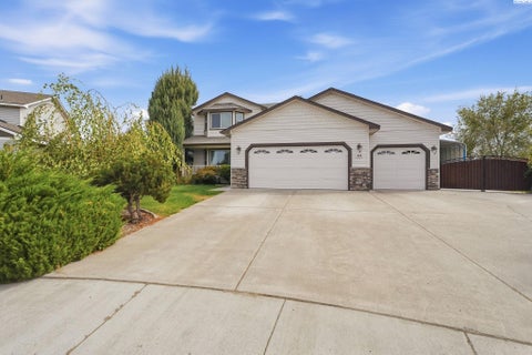 Photo of 813 N Douglas Ct, Pasco, WA 99301 (MLS # 296484)