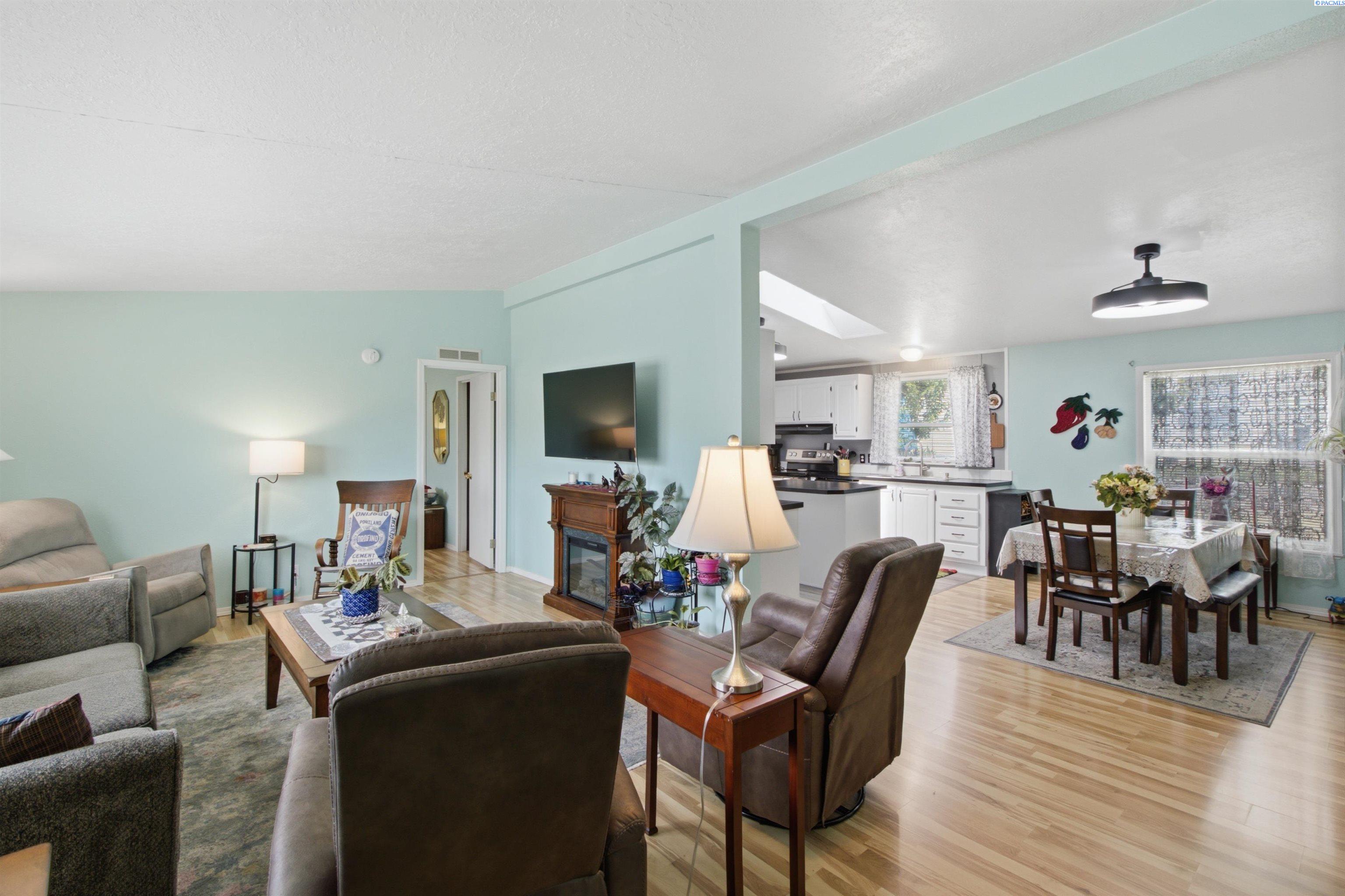 206 NW Lancer Ln.