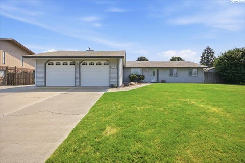 Photo of 5915 W Victoria Ave, Kennewick, WA 99336 (MLS # 295263)