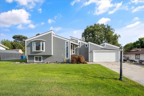Photo of 120 Ogden St, Richland, WA 99352 (MLS # 296126)