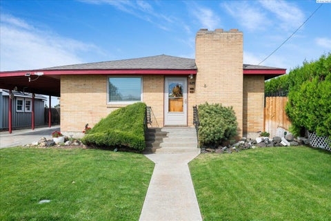 Photo of 1823 W Brown St, Pasco, WA 99301 (MLS # 296346)