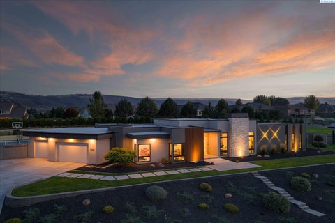 Photo of 104423 E Addison Ave, Kennewick, WA 99338 (MLS # 296365)