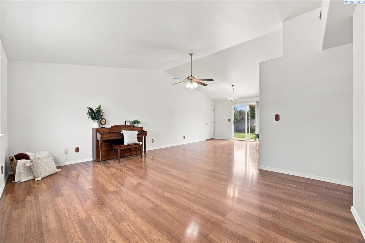 4721 Daisy Street - Photo 4