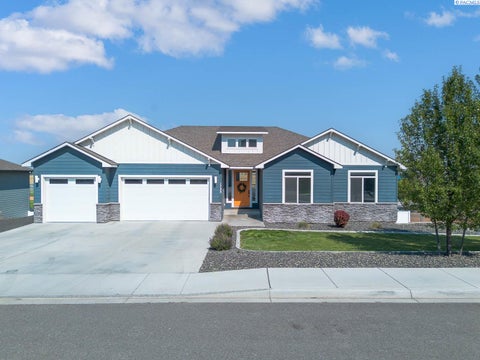 Photo of 1725 S Currant Street, Kennewick, WA 99338 (MLS # 294894)