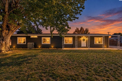 Photo of 2201 S Keller St, Kennewick, WA 99337 (MLS # 297223)