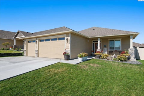 Photo of 3728 S Van Buren Pl, Kennewick, WA 99338 (MLS # 296622)