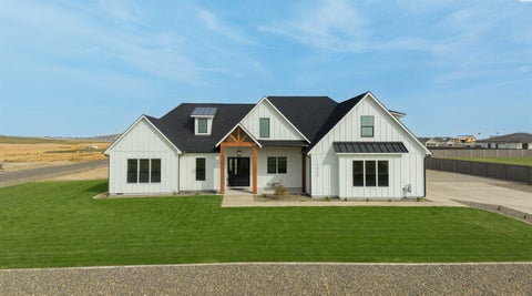 Photo of 7403 Haystack Street, Kennewick, WA 99338 (MLS # 296402)