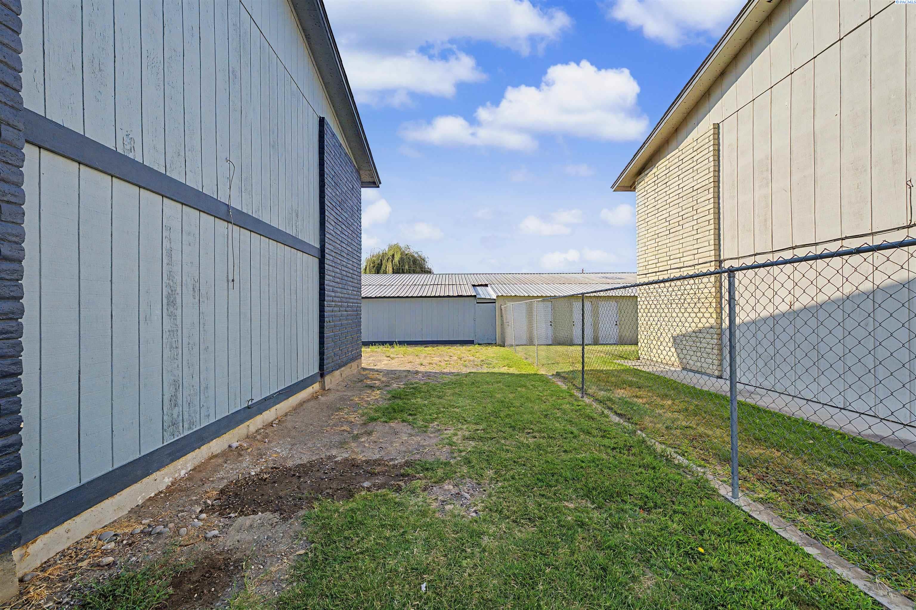 IDX 2 2404 W Octave Street