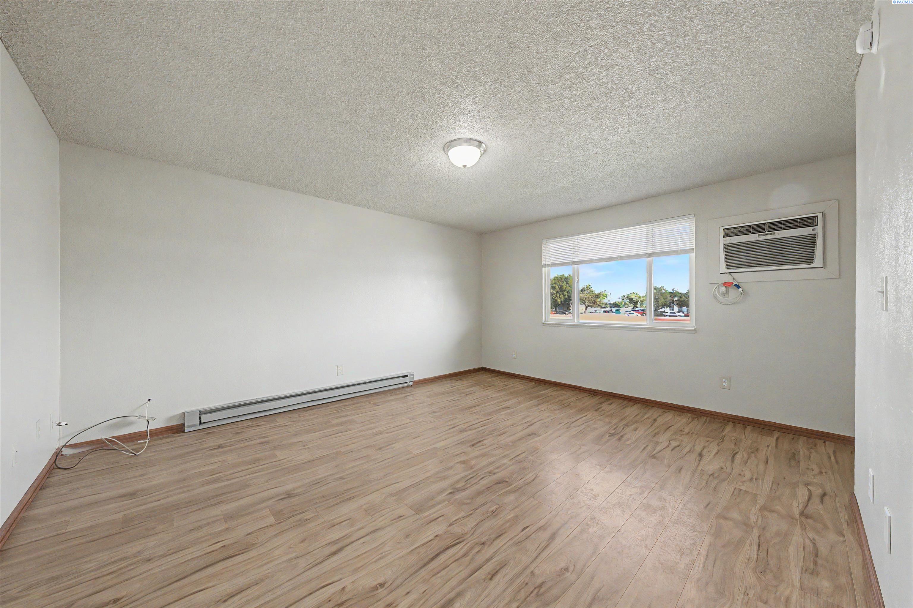 IDX 3 2404 W Octave Street