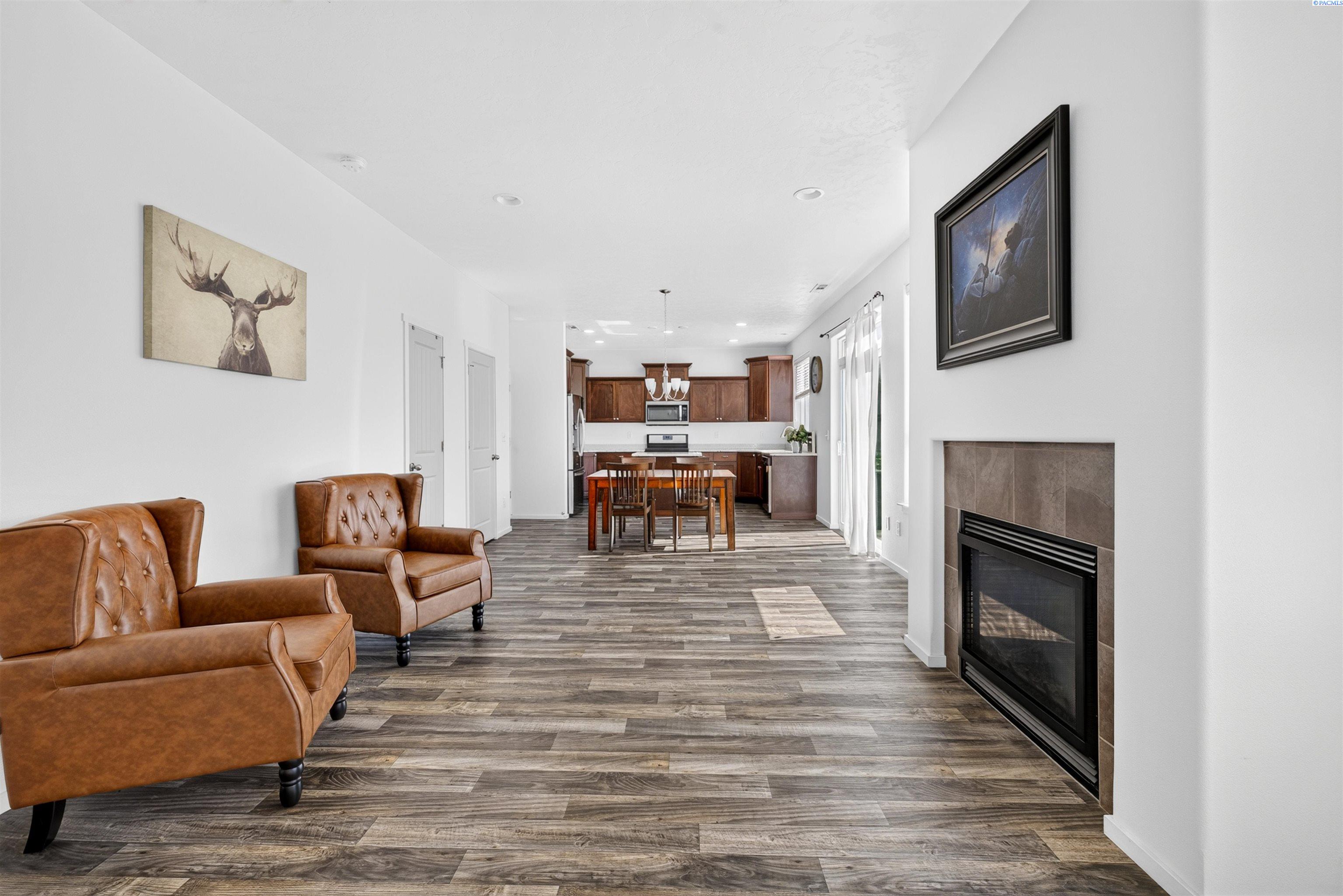 IDX 4 5914 Ramus Ln