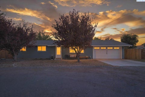 Photo of 2205 S Washington St, Kennewick, WA 99337 (MLS # 297218)