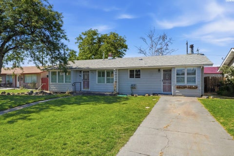 Photo of 616 S 2nd Avenue, Othello, WA 99344 (MLS # 296308)