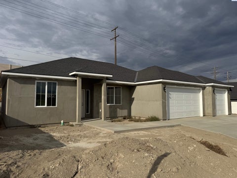 Photo of 10052 S Clodfelter Road, Kennewick, WA 99338 (MLS # 296006)