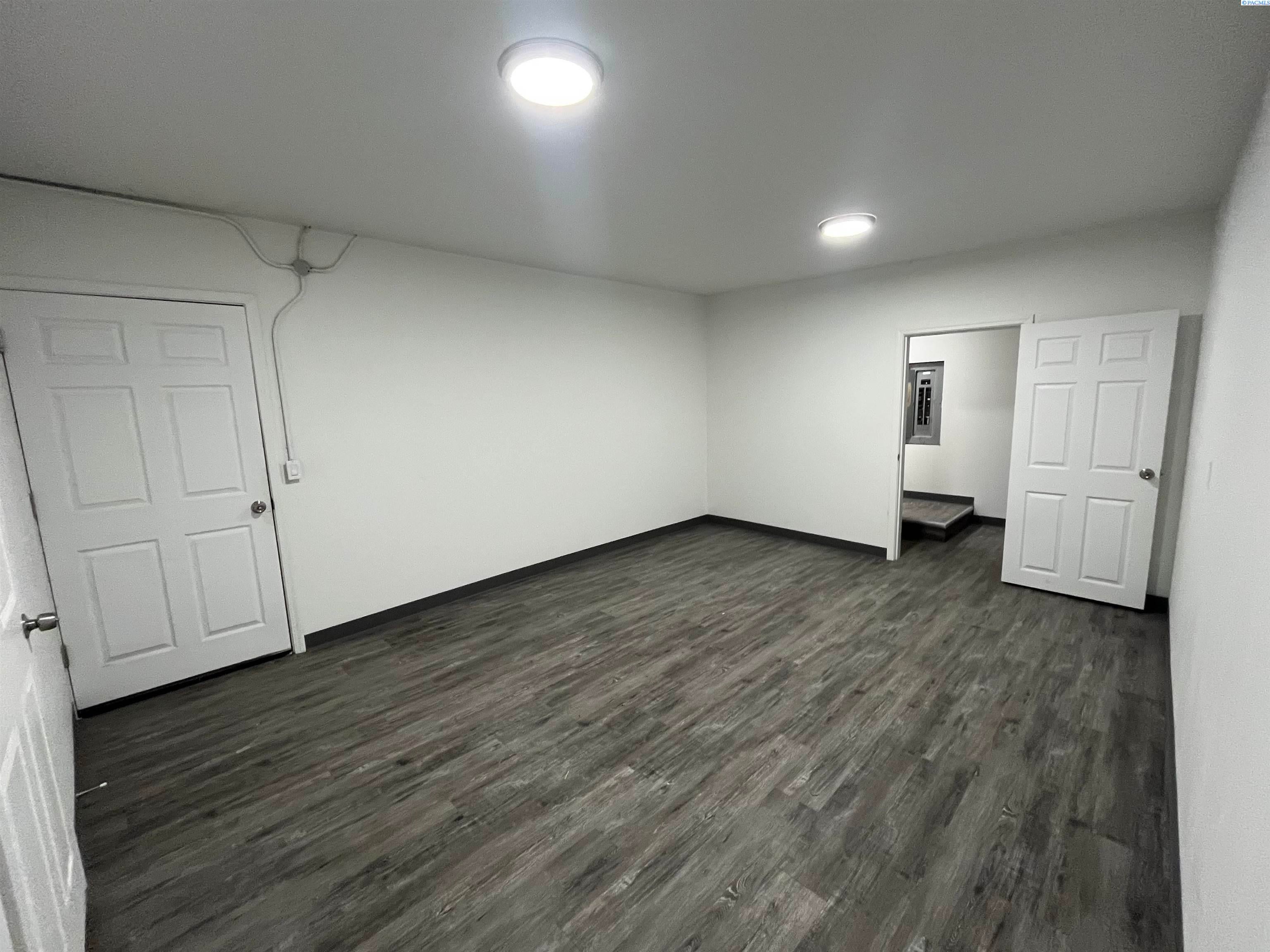 IDX 4 2030 S Broadway Ave