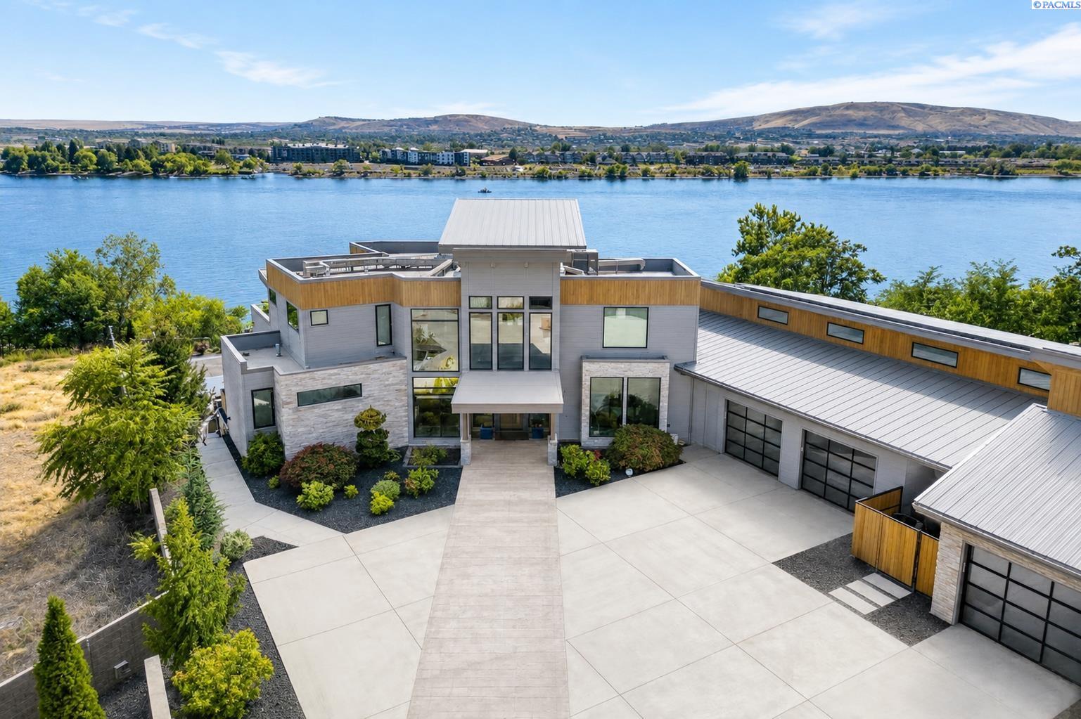 4612 Shoreline Ct.