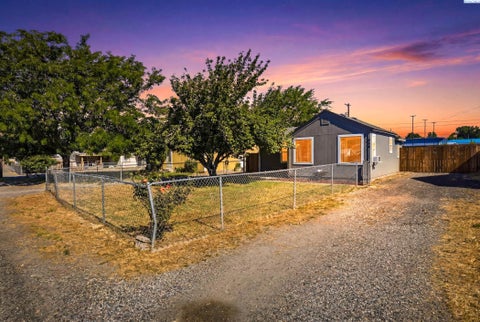 Photo of 908 Chris Ave, Benton City, WA 99320 (MLS # 296459)