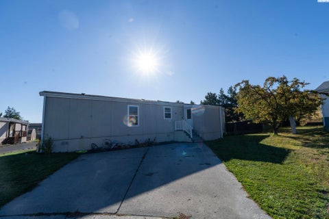 Photo of 255 NW Golden Hill #34, Pullman, WA 99163 (MLS # 296769)