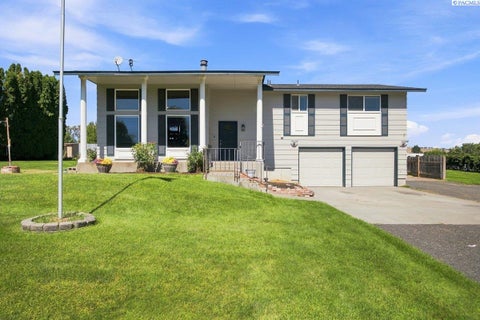 Photo of 9540 E Reata Rd, Kennewick, WA 99338 (MLS # 296036)