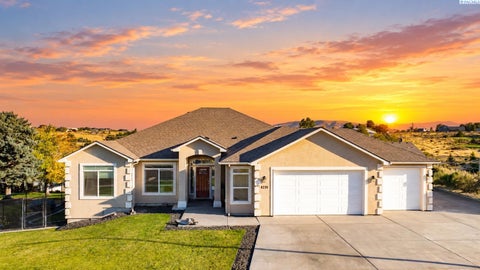 Photo of 4235 Maple Ln, West Richland, WA 99353 (MLS # 296333)