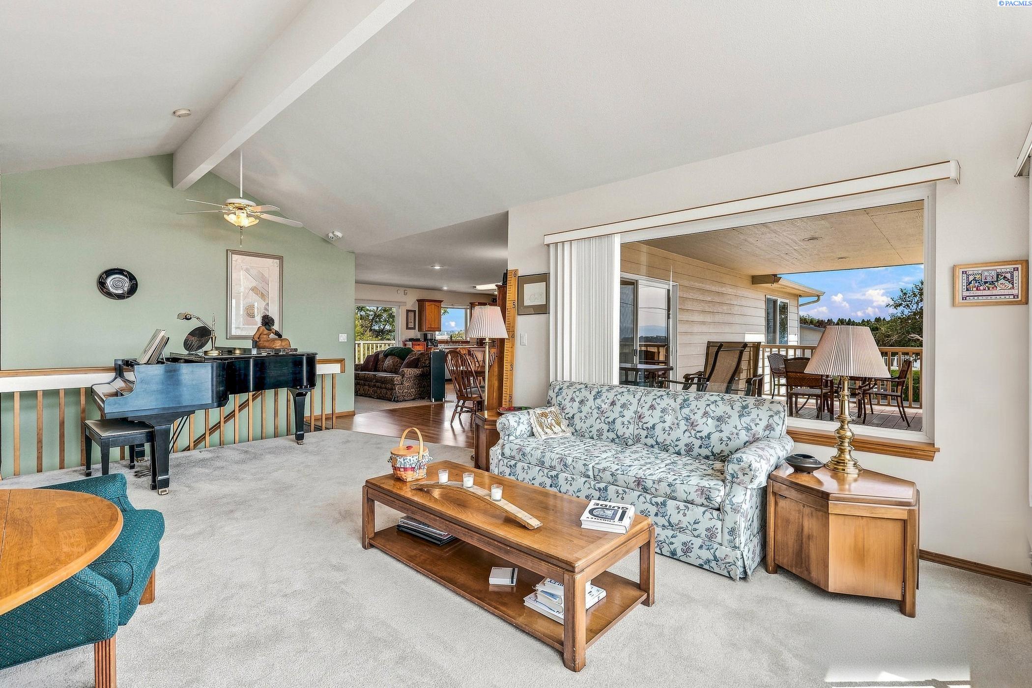 2573 Hanson Loop