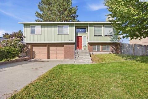 Photo of 8120 W Hood Ave, Kennewick, WA 99336 (MLS # 296701)