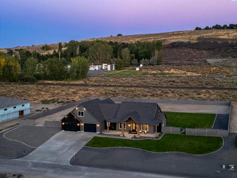 Photo of 14221 S Abigail Place, Kennewick, WA 99338 (MLS # 296317)