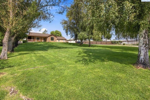 Photo of 8607 Maple DR, Pasco, WA 99301 (MLS # 295989)