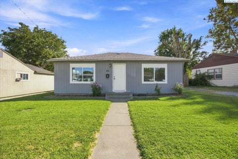 Photo of 1909 W 3rd Ave, Kennewick, WA 99336 (MLS # 296021)