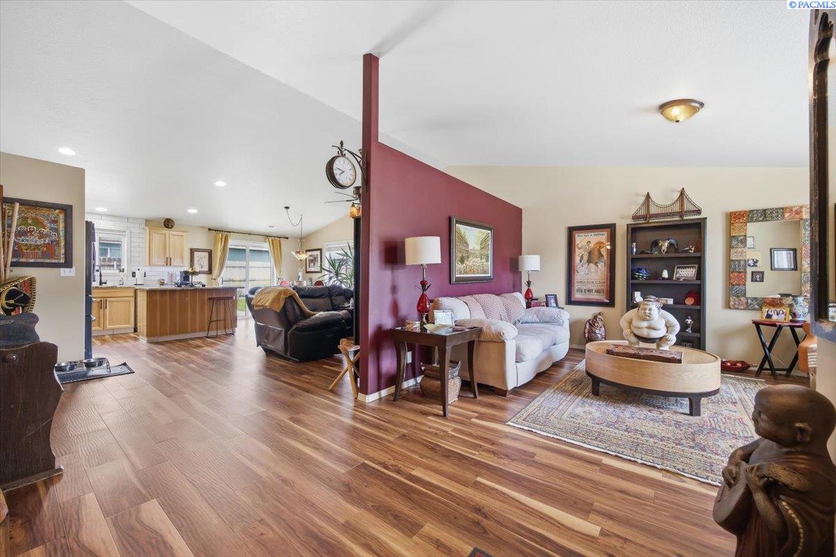 IDX 4 5004 Arthur Ln