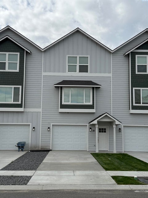 Photo of 110 Claret Drive, Prosser, WA 99350 (MLS # 297022)