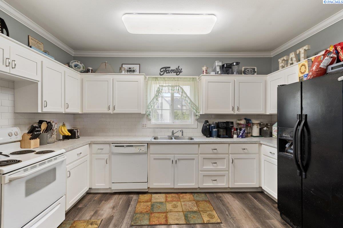 IDX 1 402 E Dayton Ave.