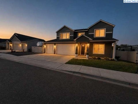 Photo of 1554 W 32nd Ave, Kennewick, WA 99337 (MLS # 295650)