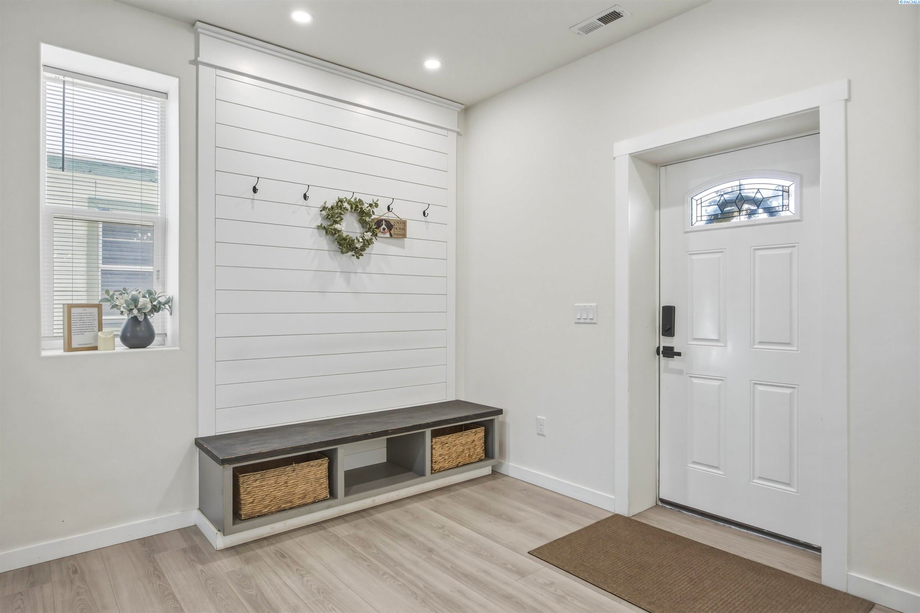 IDX 2 915 W Opal Street