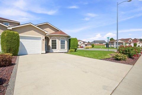 Photo of 9715 Vincenzo Dr, Pasco, WA 99301 (MLS # 295719)