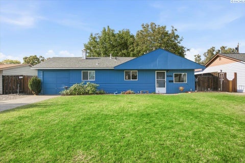 Photo of 2306 Dallas St, Richland, WA 99352 (MLS # 297132)