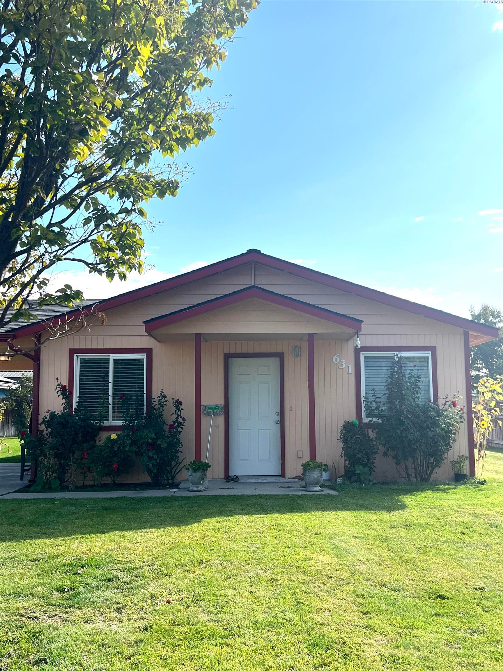 631 N Elm