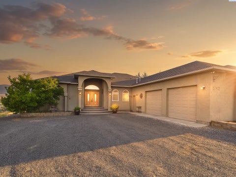 Photo of 1742 weikel Rd, Yakima, WA 98908 (MLS # 296749)
