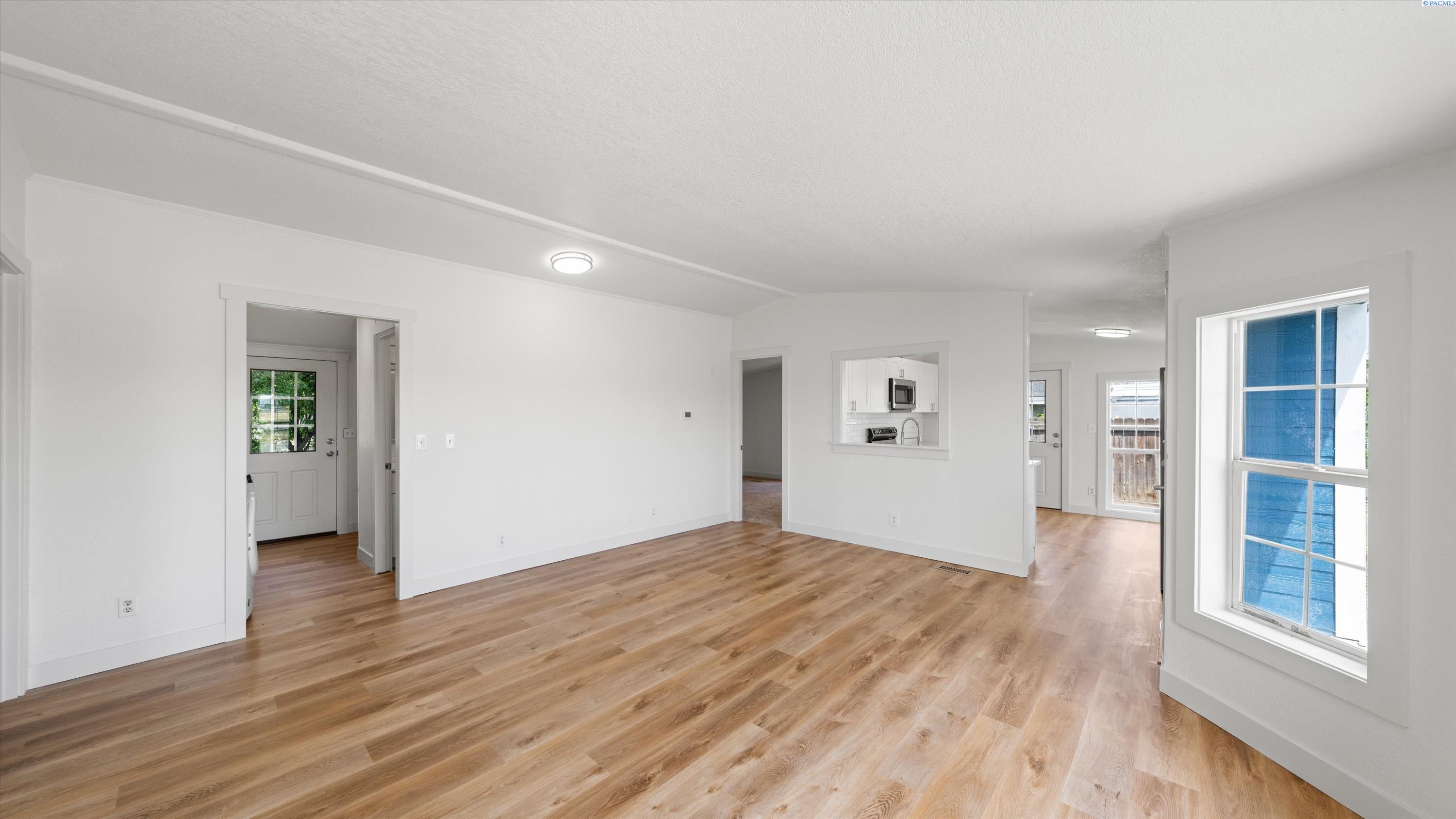 910 S 4th Ave