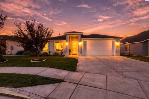 Photo of 4413 Village View Street, Richland, WA 99352 (MLS # 297120)