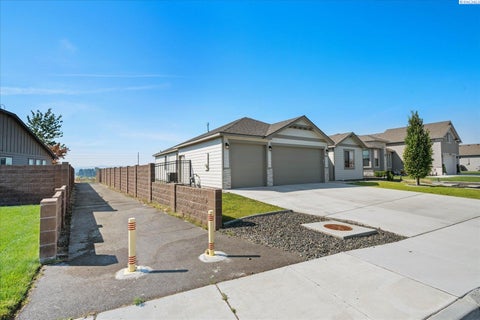 Photo of 8004 Massey Dr, Pasco, WA 99301 (MLS # 295942)