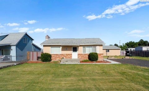 Photo of 494 S 38th Ave, West Richland, WA 99353 (MLS # 293186)