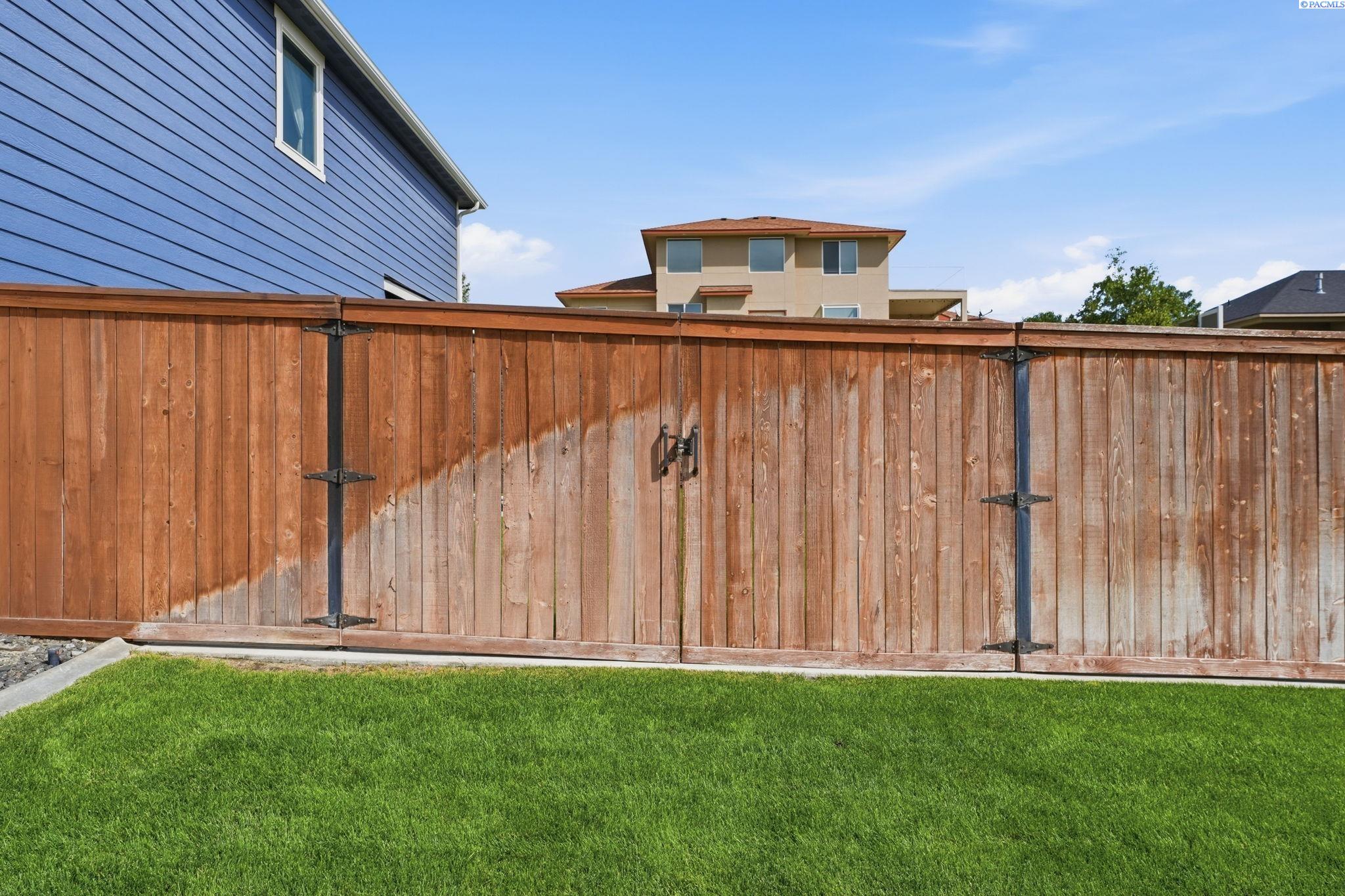 IDX 3 6109 Turf Paradise Drive