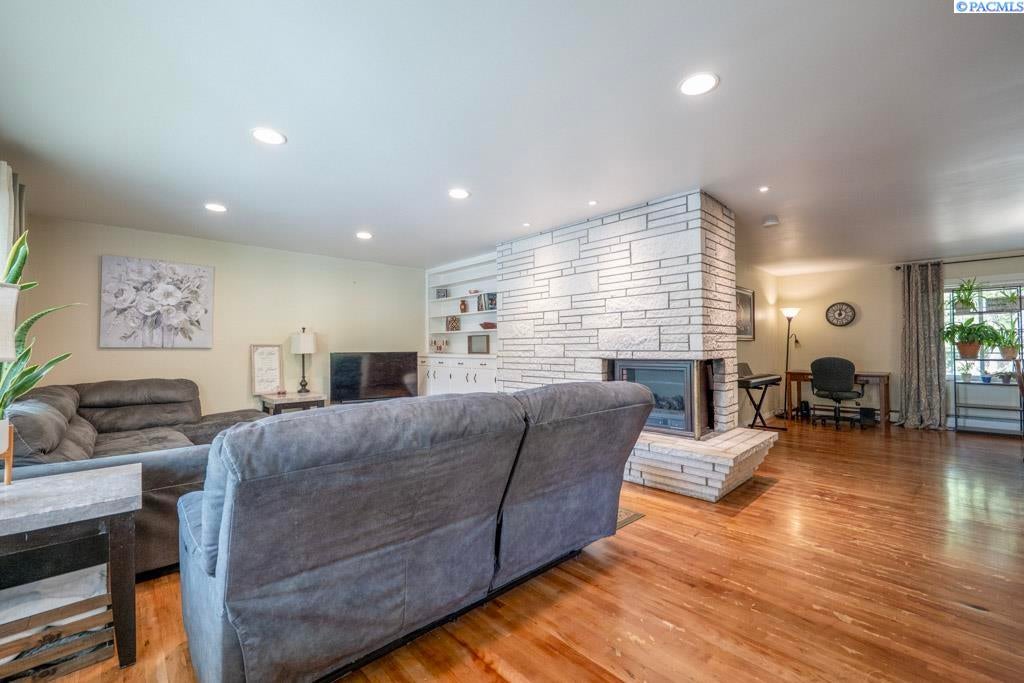 IDX 1 925 SW City View St
