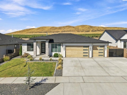 Photo of 3790 Highview Street, Richland, WA 99352 (MLS # 296332)